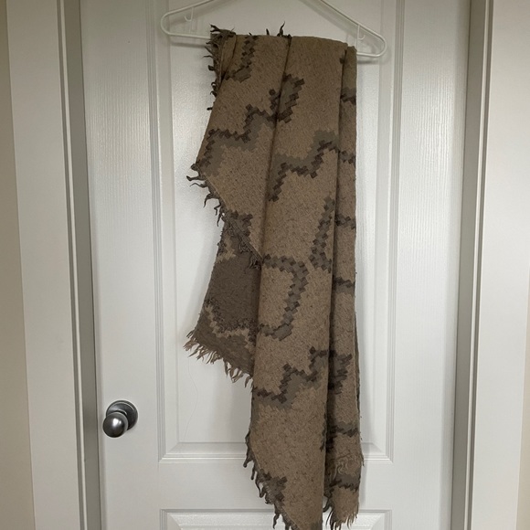 Aritzia (Wilfred Free) Blanket Scarf - Picture 1 of 1